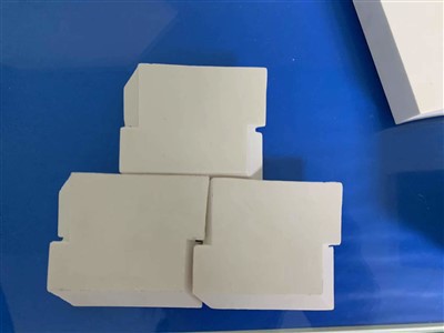 Loidhne ceirmeach le dealbhadh glasaidh